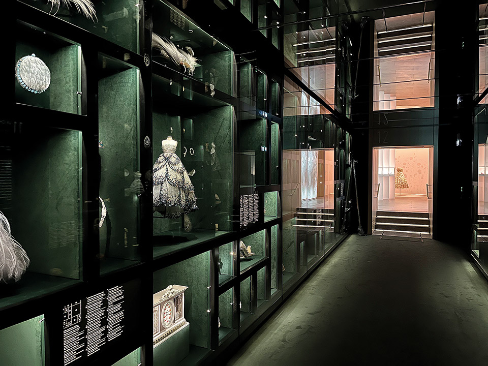 Muevo: Λίγη ελληνική λάμψη στο Λούβρο-3