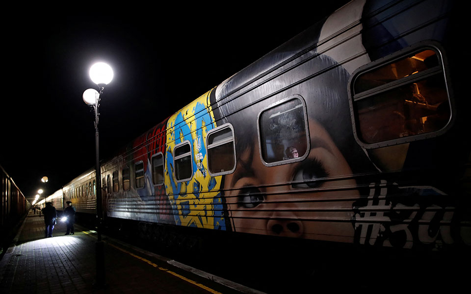 ουκρανία-αγώνας-δρόμου-για-πλήρη-αποκ-562155496