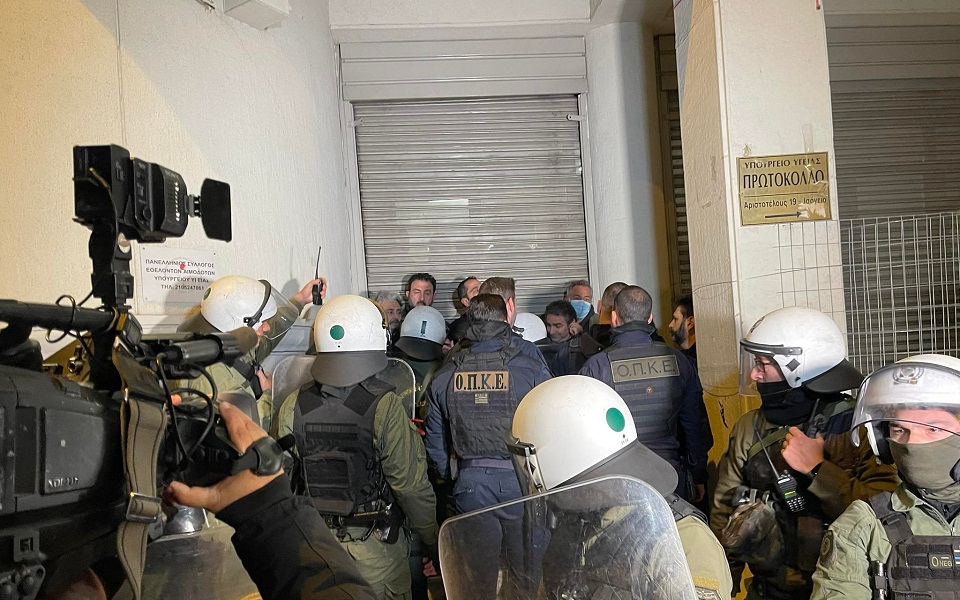 κατάληψη-του-υπουργείου-υγείας-από-νο-562160137