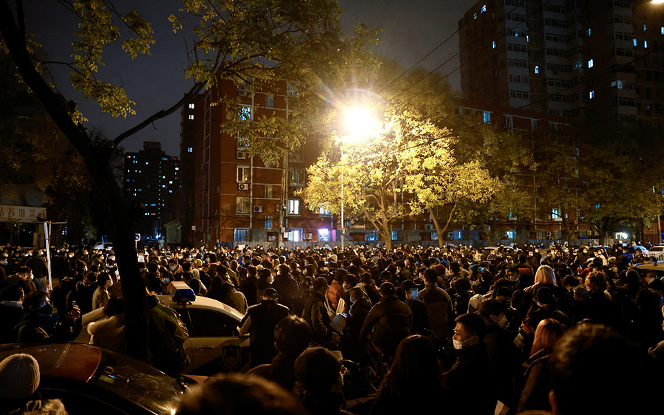 Κύμα οργής στη Κίνα: Η πυρκαγιά που εξελίσσεται σε απειλή για το καθεστώς Σι-6