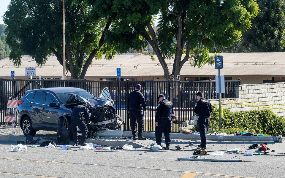 λος-άντζελες-όχημα-πέφτει-σε-δόκιμους-562141480