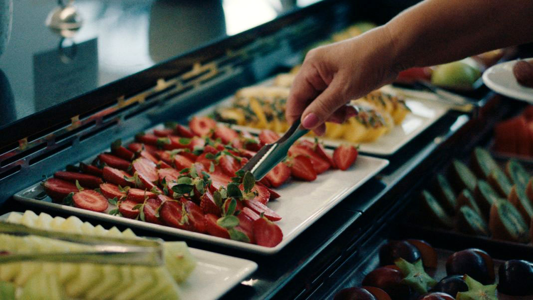 Ξενοδοχείο της Κρήτης δείχνει τον δρόμο στον αγώνα κατά της σπατάλης τροφίμων σε νέα σειρά του BBC StoryWorks-2