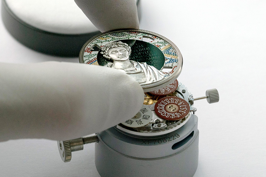 Οι θησαυροί του Λούβρου στον καρπό του χεριού από την Vacheron Constantin-3