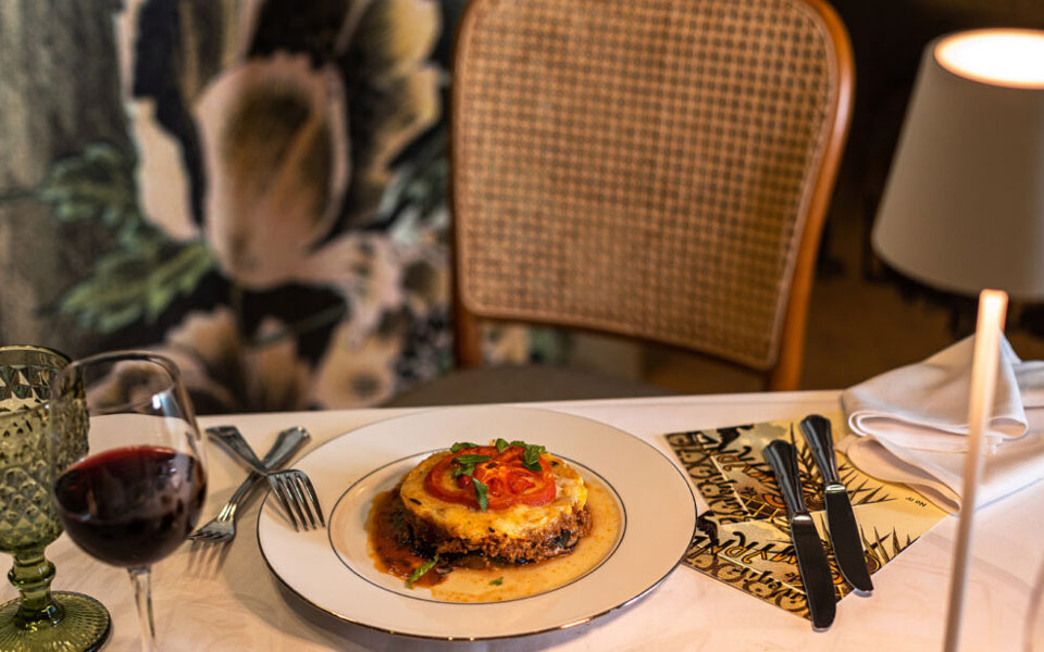 βεγγέρα-στη-σμύρνη-το-εστιατόριο-το-562157710