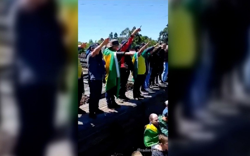 το-μέλλον-μου-στα-χέρια-σας-ο-μπολσ-562120804