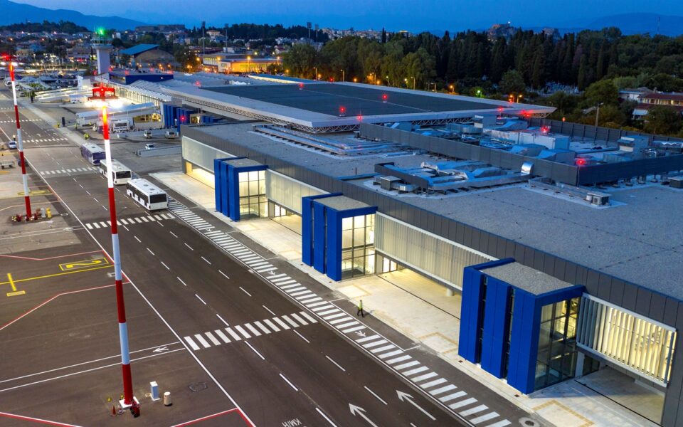 τουρισμός-απογείωση-αφίξεων-τον-οκτώ-562122580