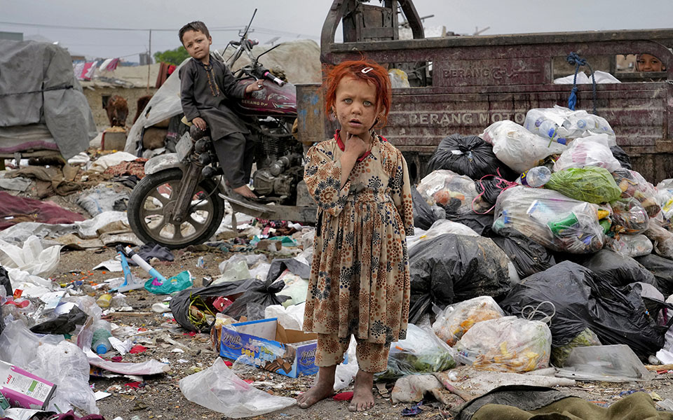 αφγανιστάν-ναρκώνουμε-τα-πεινασμέν-562152892