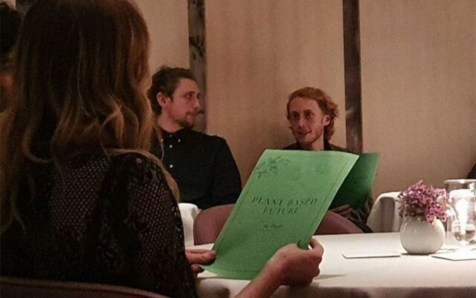 ακτιβισμός-και-τροφή-για-σκέψη-562158418