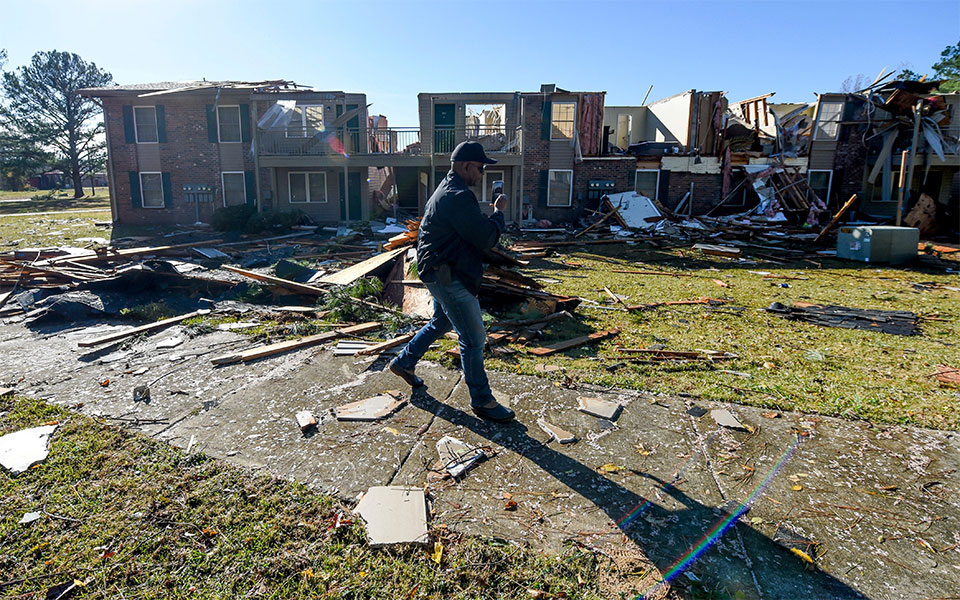 ηπα-ανεμοστρόβιλοι-έπληξαν-την-αλαμπ-562163026