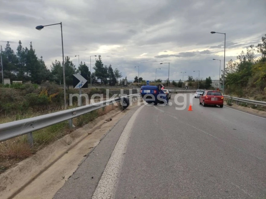 Θεσσαλονίκη: Τροχαίο ατύχημα με ανατροπή αυτοκινήτου (εικόνες)-1