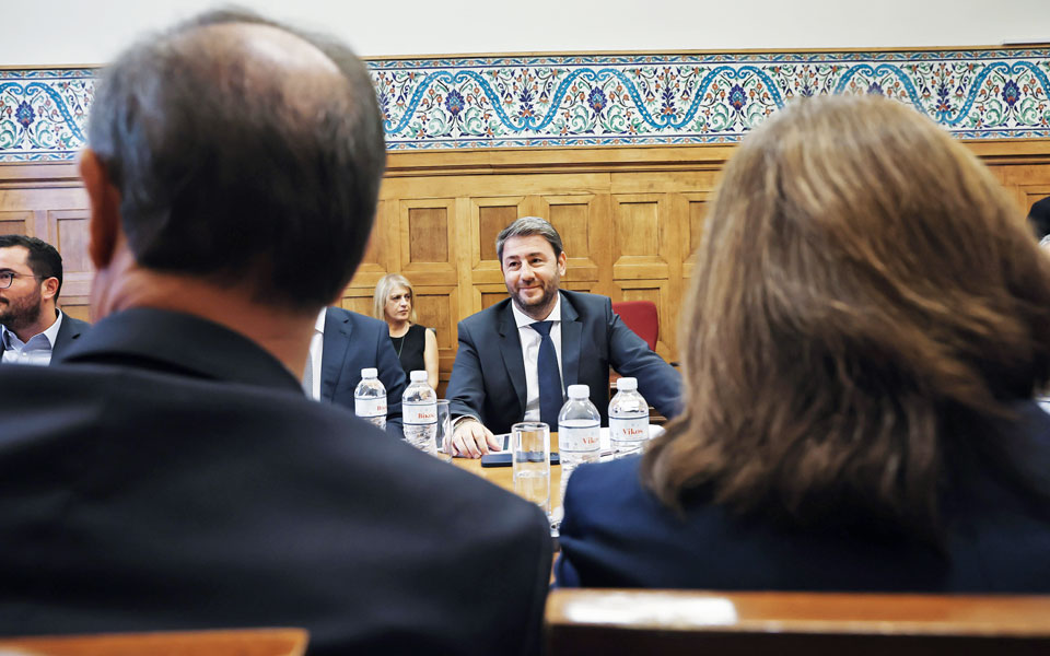 πασοκ-ζητούνται-σύμβολα-ανανέωσης-κα-562125391