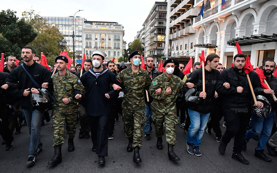Επέτειος Πολυτεχνείου: Ολοκληρώθηκε η πορεία προς την αμερικανική πρεσβεία-6