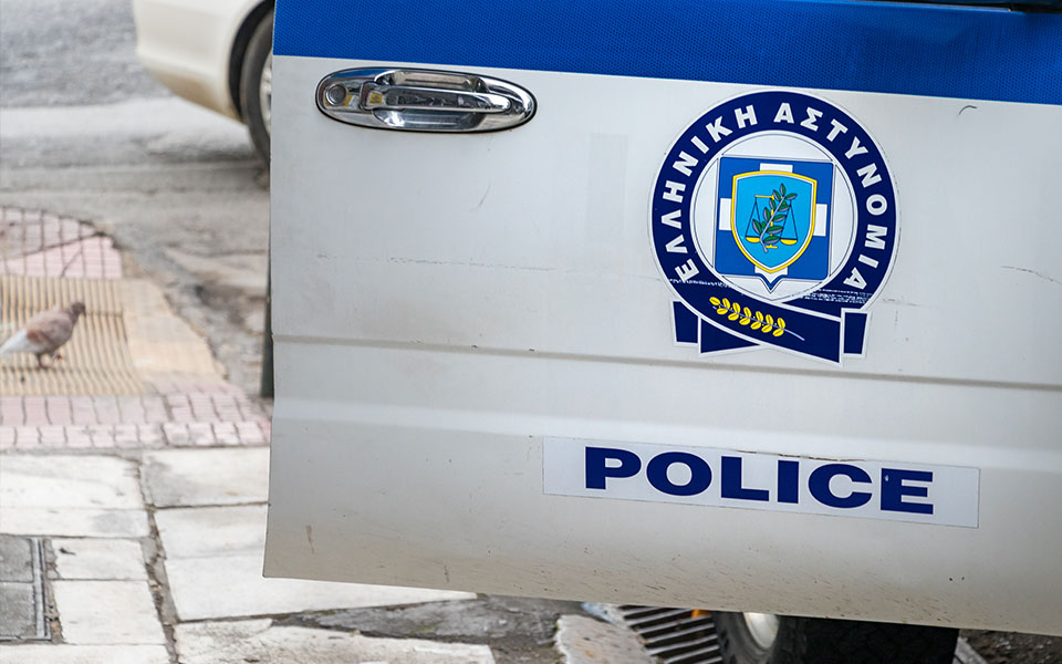 χειροπέδες-σε-61χρονο-για-απάτες-κατ-ε-562140031