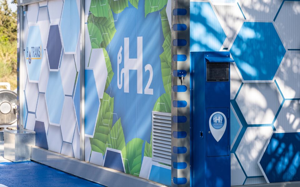 πράσινο-υδρογόνο-σε-λεωφορεία-και-υπο-562119142