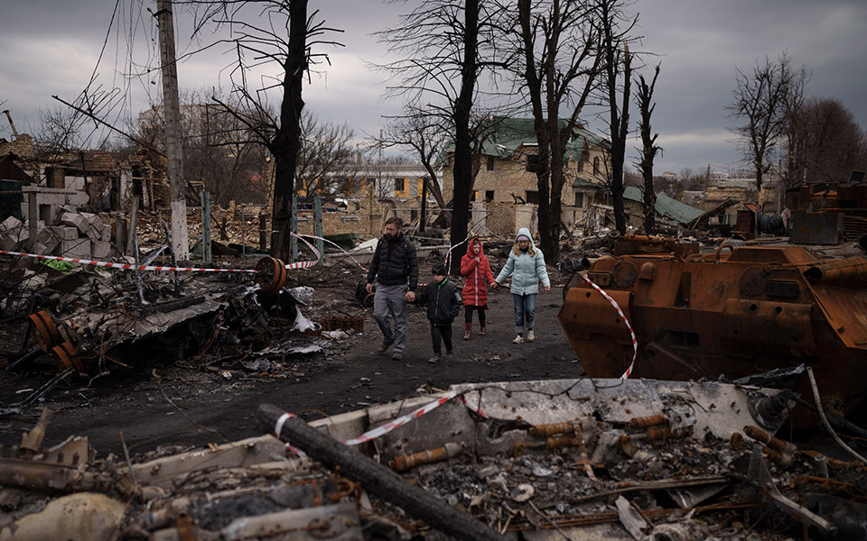 Κίρα Ρούντικ στην «Κ»: Έχω Καλάσνικοφ για να μην πολεμήσει στο μέλλον η νέα γενιά-4