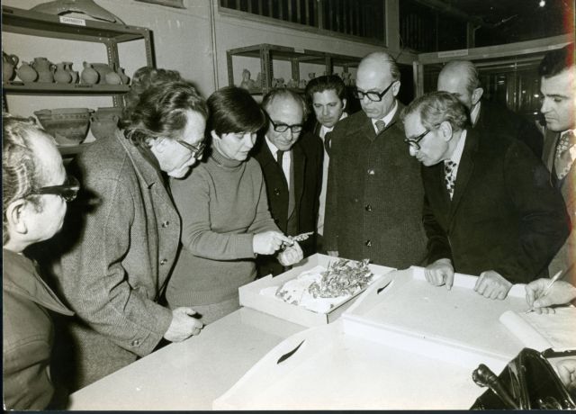 στα-άδυτα-ενός-μουσείου-η-μυστική-αποσ-562149997