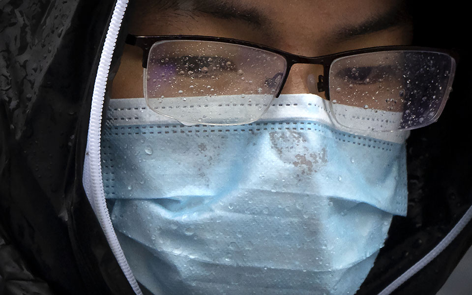 με-long-covid-και-στιγματισμένοι-πώς-τα-επίμον-562162591