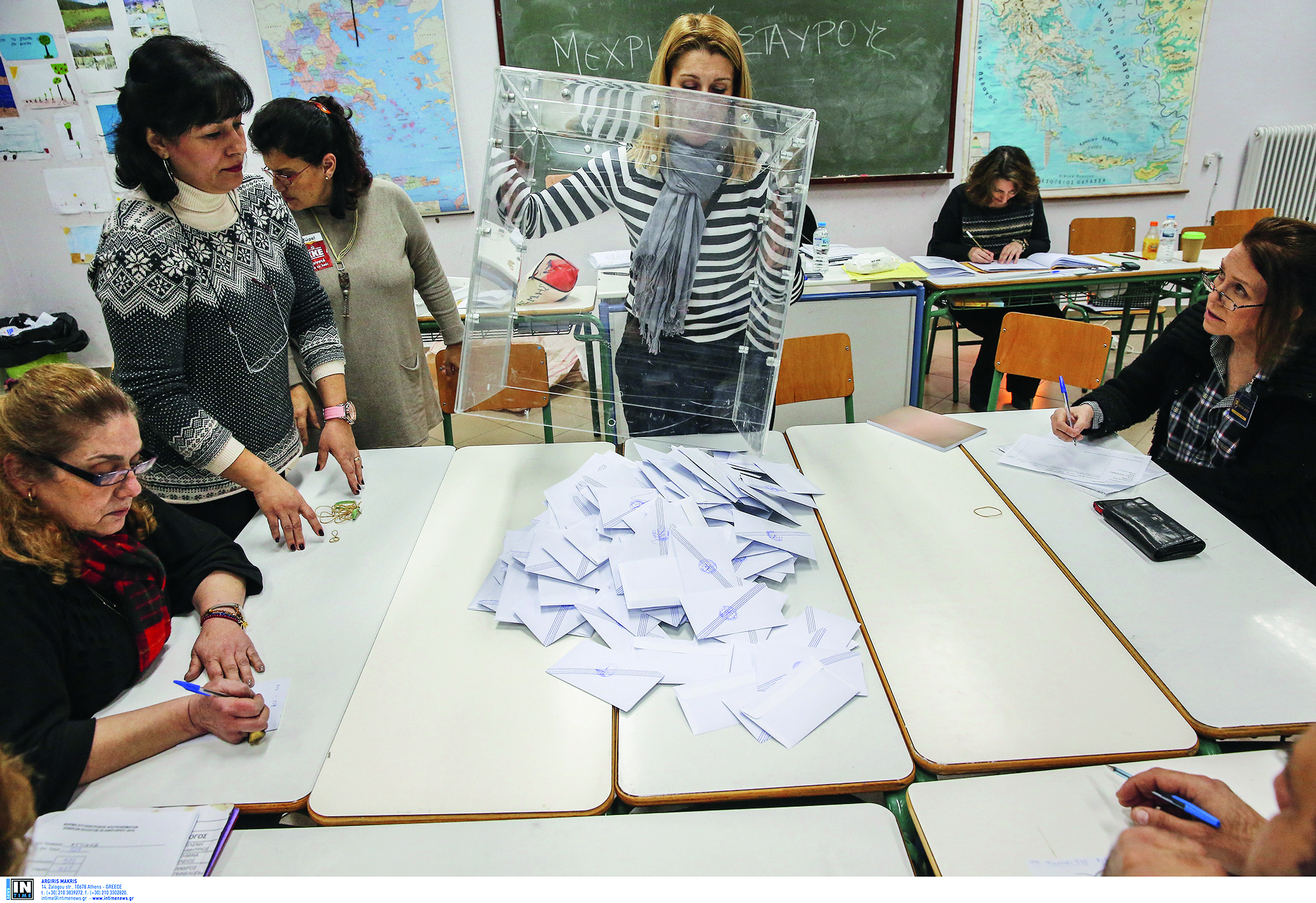 στρέφουν-την-πλάτη-στις-κάλπες-οι-έλλη-562161580