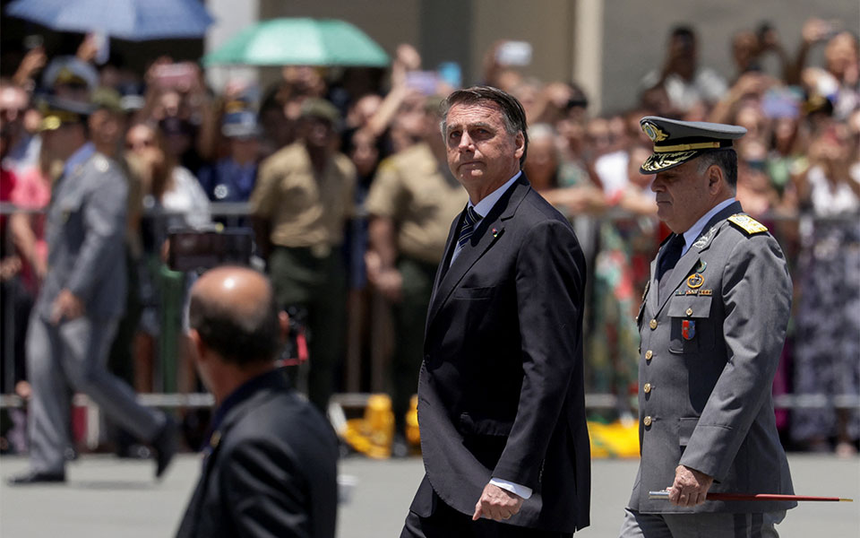 μπολσονάρο-σιωπηλή-η-πρώτη-του-δημόσι-562158022