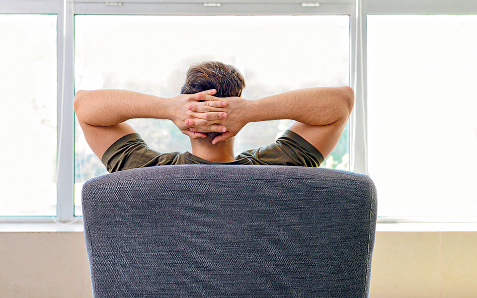 σωματική-άσκηση-η-ελλάδα-στην-καρέκλα-562117411