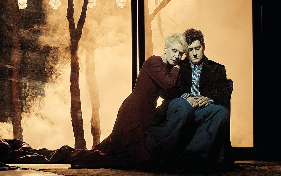 βρικόλακες-πίσω-από-τις-βελούδινες-562135030