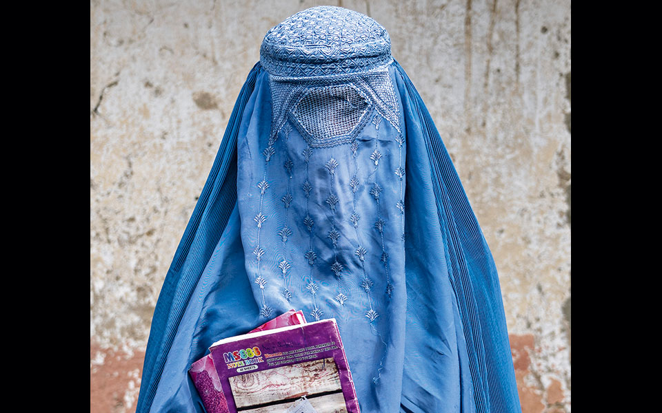 επιστρέφει-στον-μεσαίωνα-το-αφγανιστ-562139974