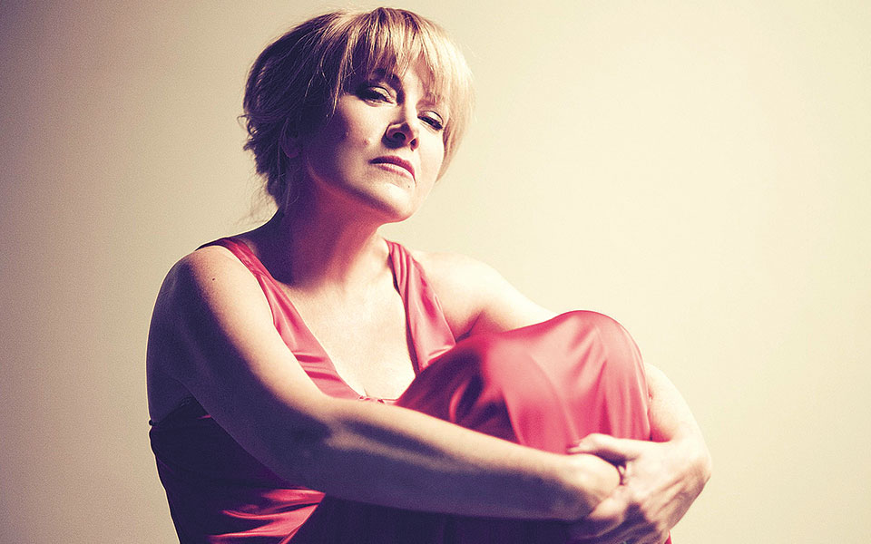 ελλη-πασπαλά-ζούμε-στην-επιφάνεια-562146256