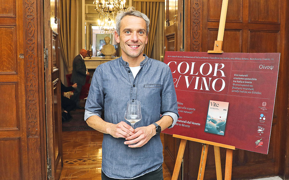 τουρισμός-και-οινογνωσία-σε-μια-βραδι-562153081