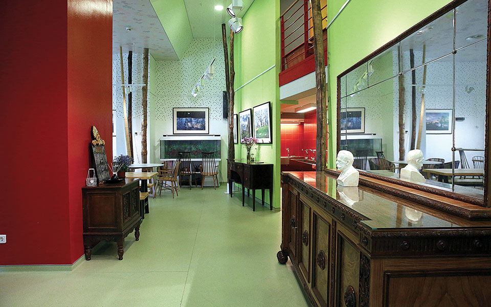 ψάχνουν-τα-σεντούκια-της-κιβωτού-562154308