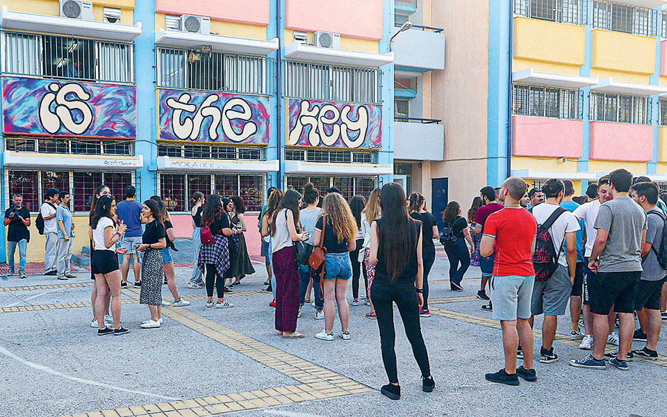 νέοι-διευθυντές-στα-σχολεία-562160404