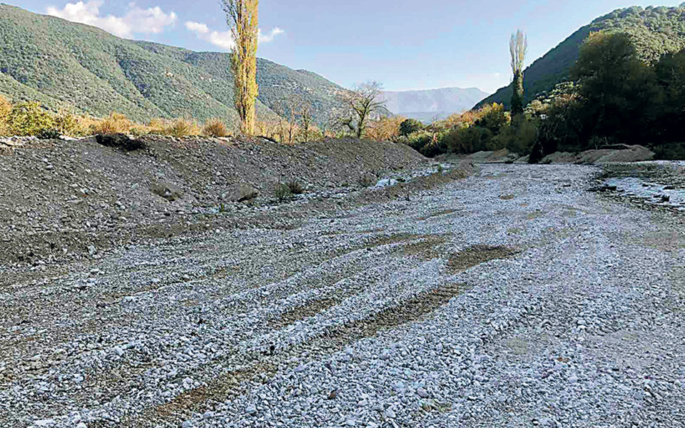 Οι πέστροφες πεθαίνουν στον Λούρο-1