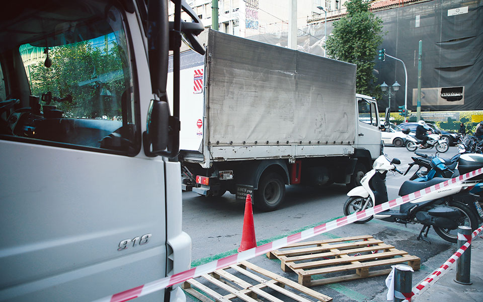 Η Αθήνα βάζει φρένο στα φορτηγά-2