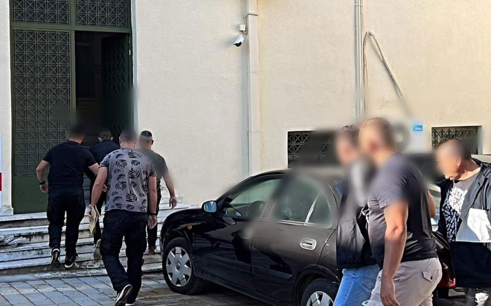 κυπαρισσία-στον-ανακριτή-οι-τρεις-κατ-562132351