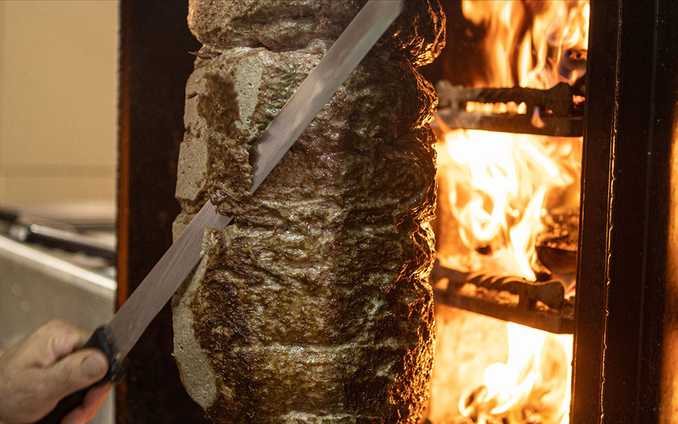 στο-doner-τzh-στη-νέα-σμύρνη-φτιάχνουν-πολίτι-562142038