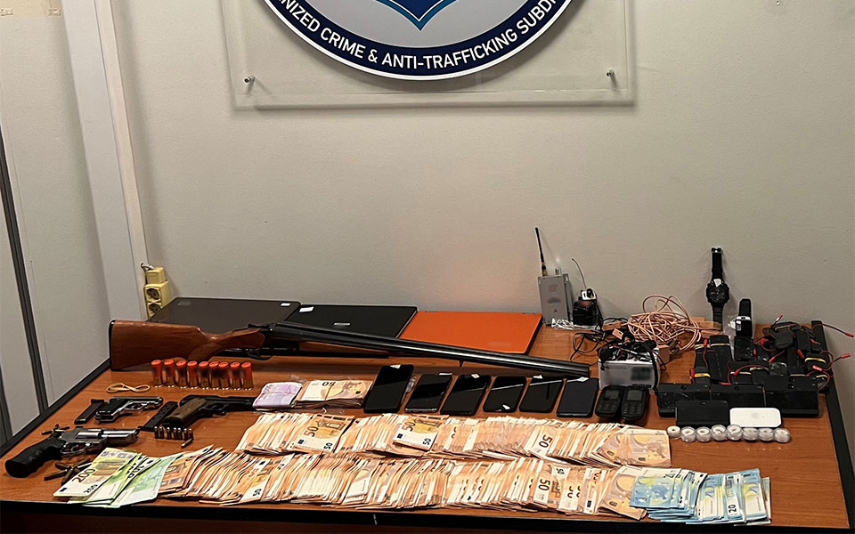 ελ-ασ-εξαρθρώθηκε-κύκλωμα-που-έβγαζε-π-562158010