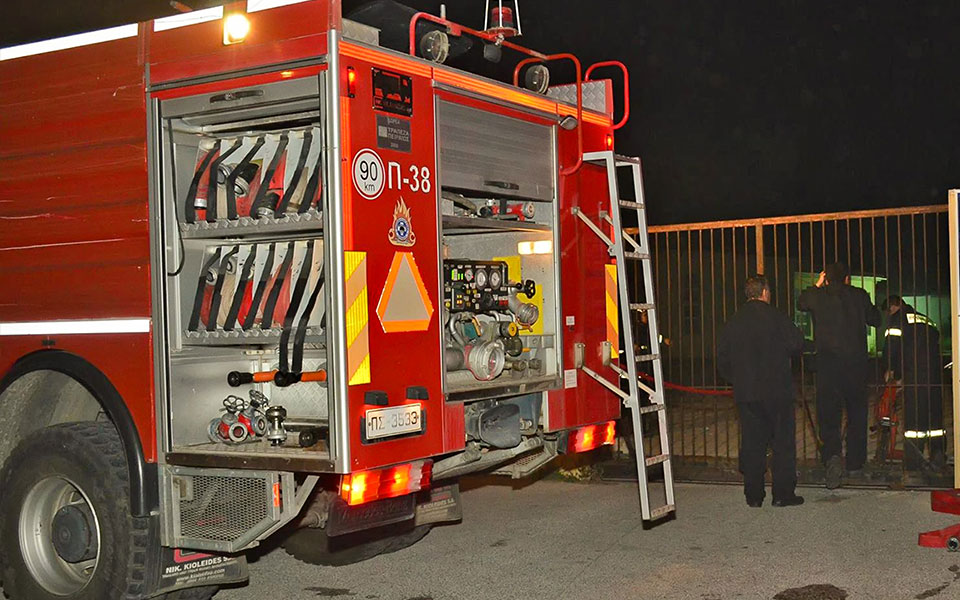 εμπρηστική-επίθεση-σε-κατάστημα-εστί-562162291