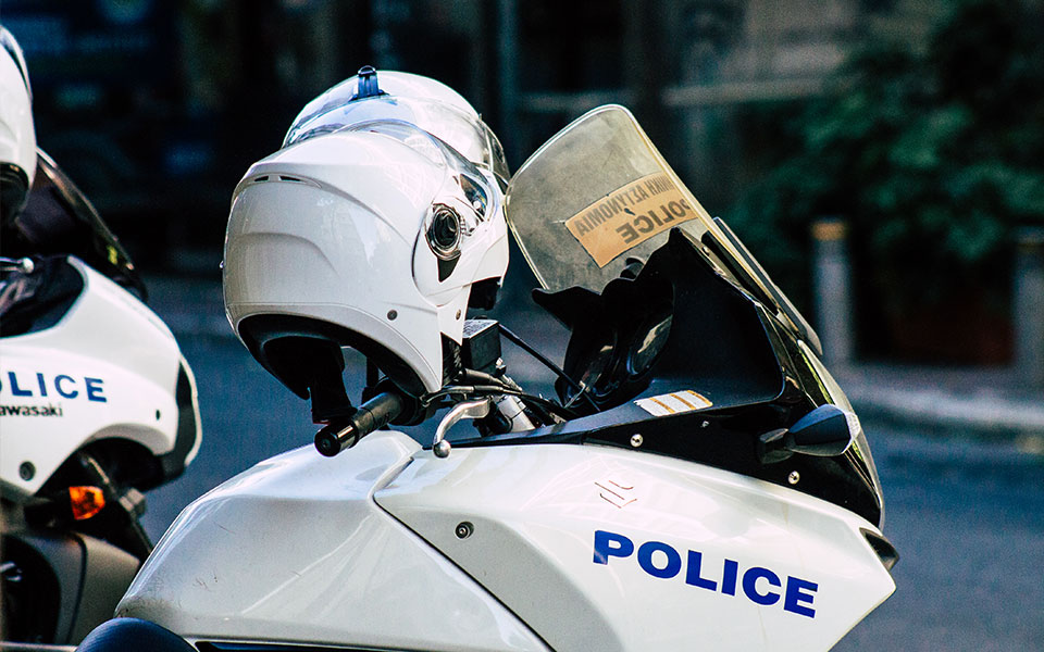 ηράκλειο-χειροπέδες-σε-επιχειρηματί-562122733