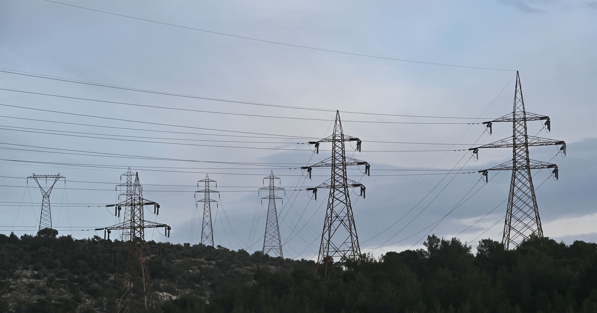 ηλεκτρικό-ρεύμα-η-έλλειψη-ρευστότητα-562127722