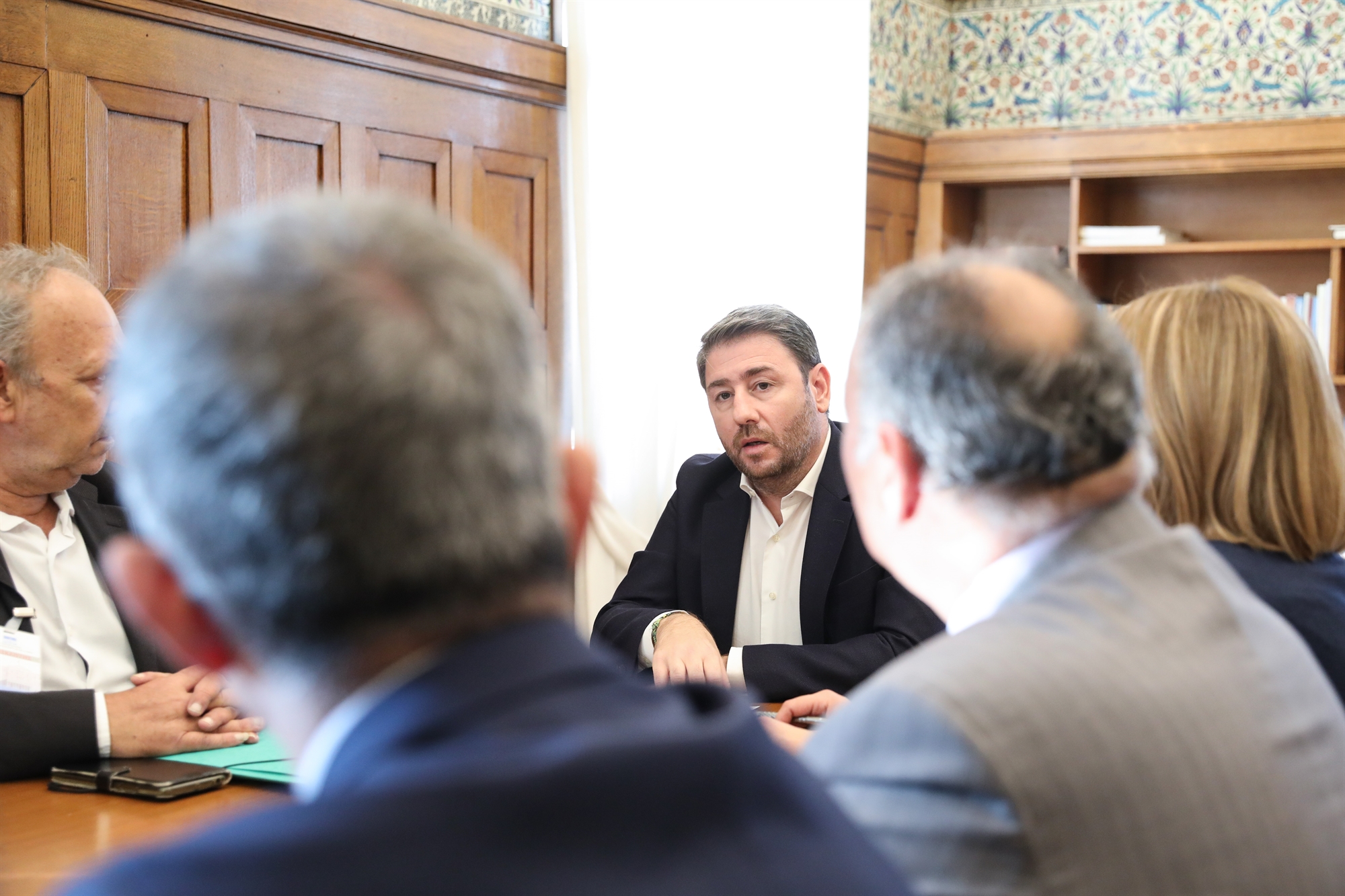 θεσμικό-ξέφωτο-στην-πόλωση-αναζητε-562133971