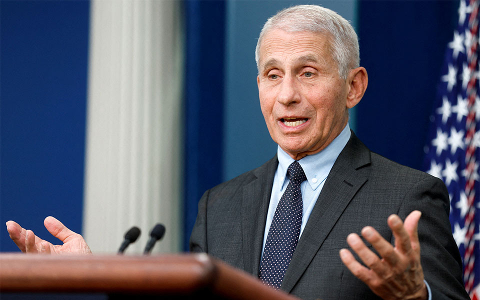 φάουτσι-αποχαιρετά-τον-λευκό-οίκο-προ-562149916