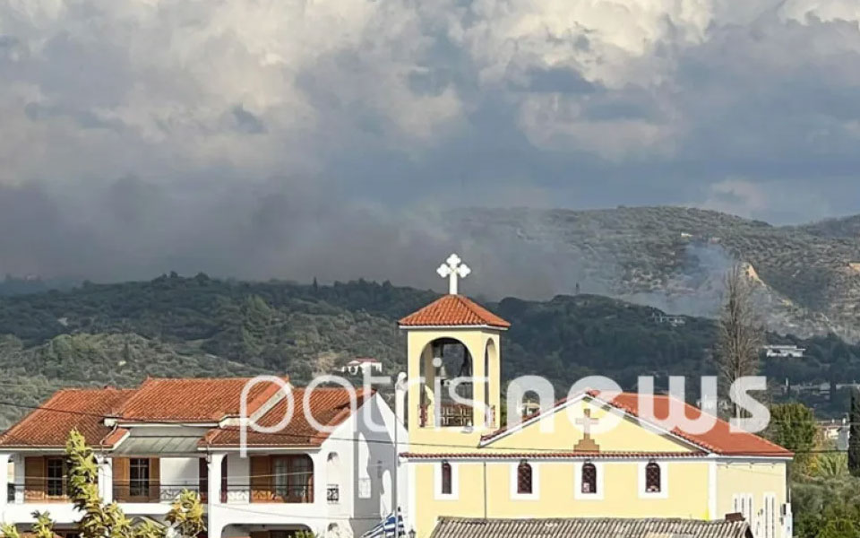 φωτιά-τώρα-στο-λαμπέτι-πύργου-562125751