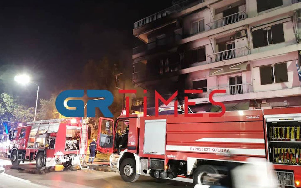 θεσσαλονίκη-στις-φλόγες-κατάστημα-με-562138003