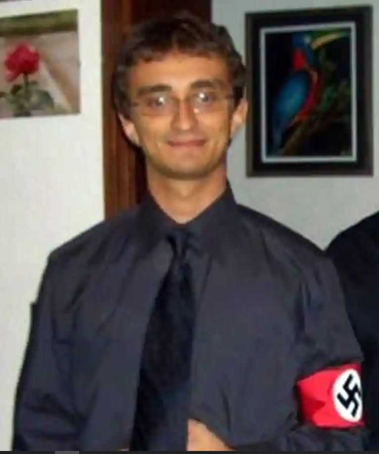 Ιταλία: Υφυπουργός της Μελόνι είχε φωτογραφηθεί φορώντας περιβραχιόνιο με σβάστικα-1