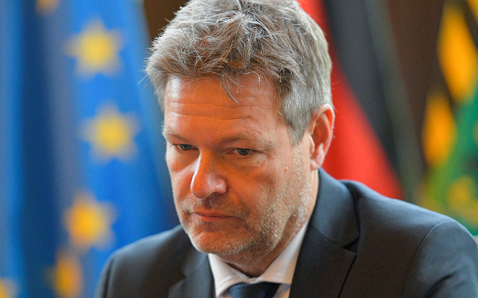 γερμανία-το-53-θεωρεί-τον-χάμπεκ-ακατάλ-562126738