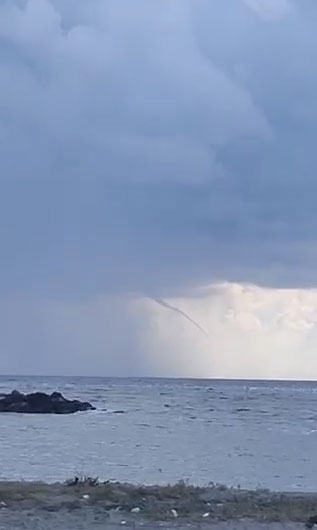 Κακοκαιρία «EVA»: Υδροστρόβιλος στον Μεσσηνιακό κόλπο-1