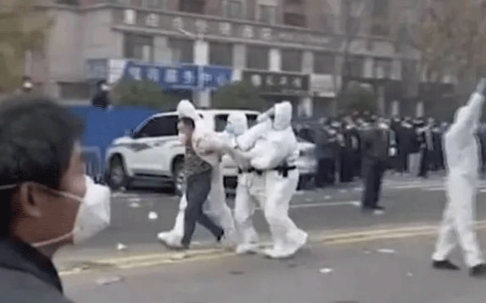 κίνα-συγγνώμη-και-δελεαστικά-μπόνους-562152934