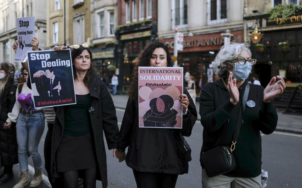 ιράν-δύο-δημοσιογράφοι-δέχθηκαν-απει-562127089