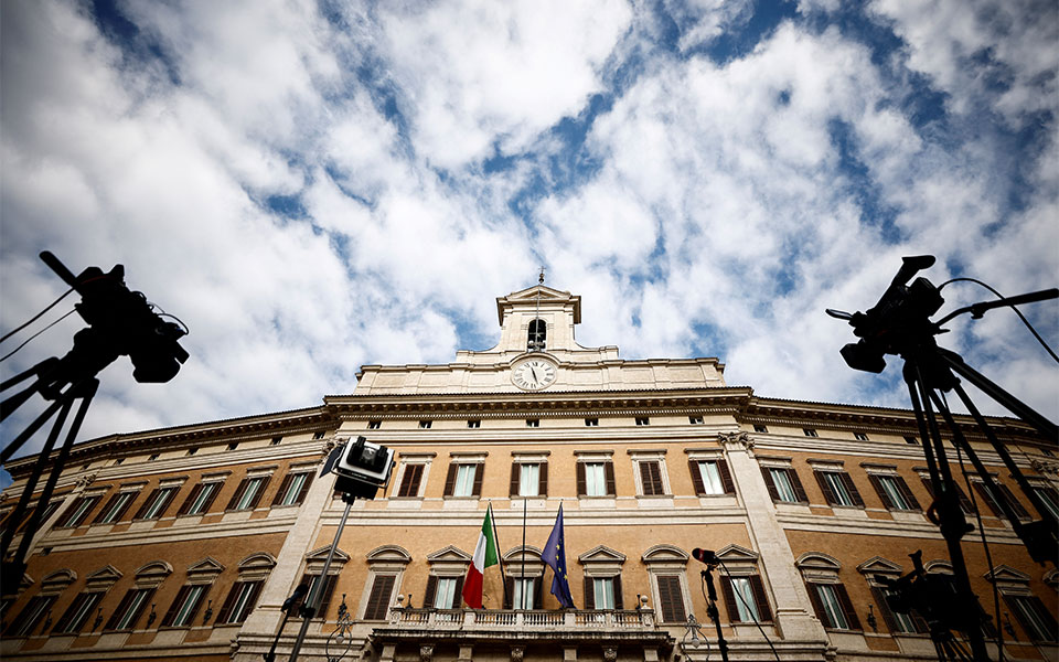 ιταλική-βουλή-οι-γυναίκες-θα-μπορούν-ν-562142494