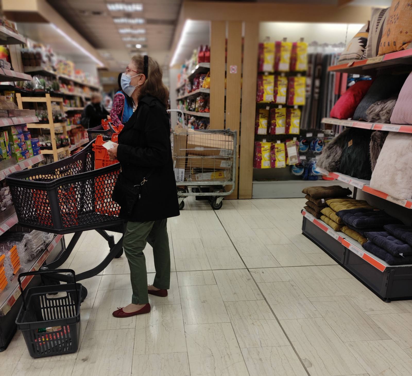 Μικρό… το καλάθι του νοικοκυριού την πρώτη ημέρα εφαρμογής του μέτρου-1