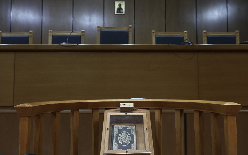 κάλυμνος-ξανά-στο-εδώλιο-πατέρας-που-κ-562139926